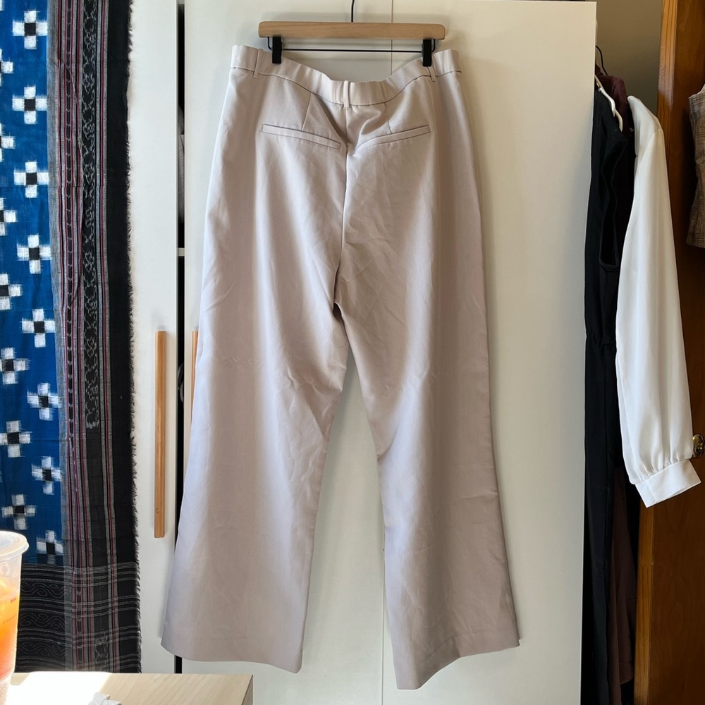 A&F tailored straight pant, XXL, US20. Light taupe. - Picture 8 of 12